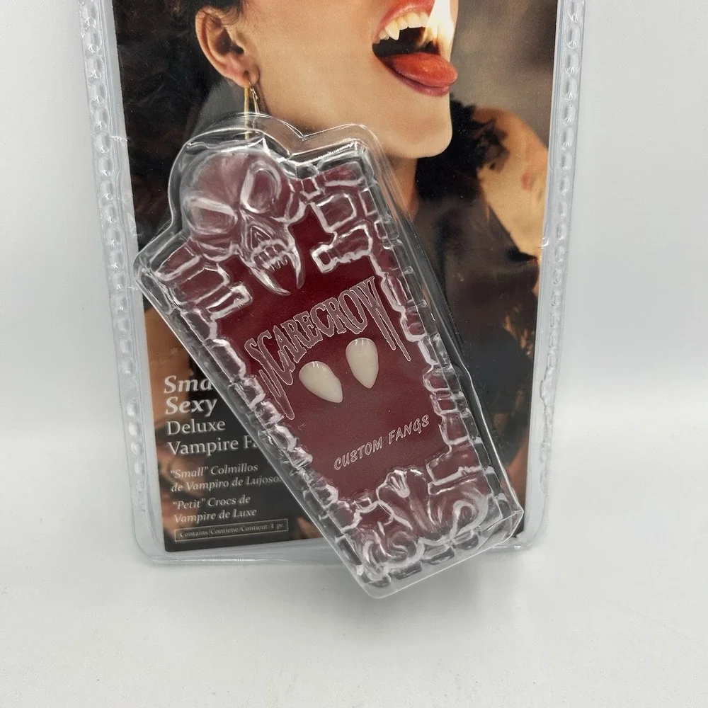 Vampire Deluxe Fangs in Plastic Casket Case halloween tooth caps horror dracula